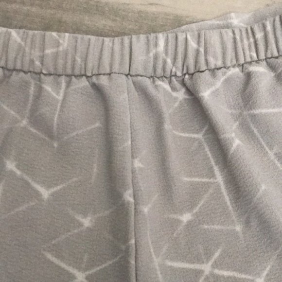 CALVIN KLEIN Women Print Texturized Pull On Dress Shorts | M - Picture 8 of 11